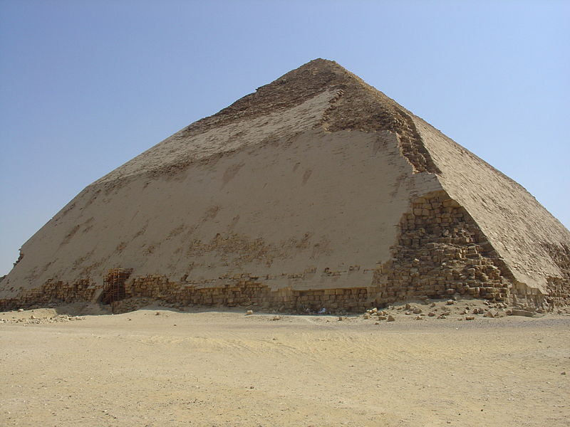 Наклонената пирамида в Дашур