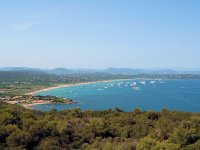 Плаж на Лазурния бряг ограничава достъпа на туристи