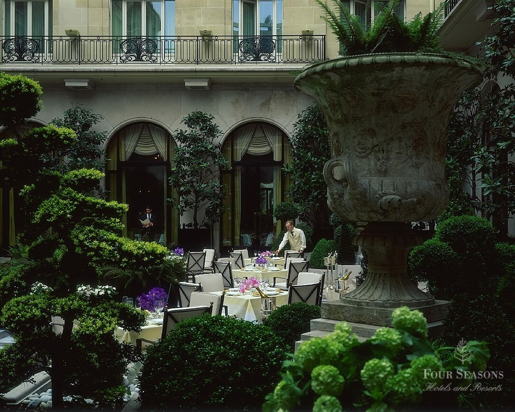 Four Seasons Hotel George V в Париж